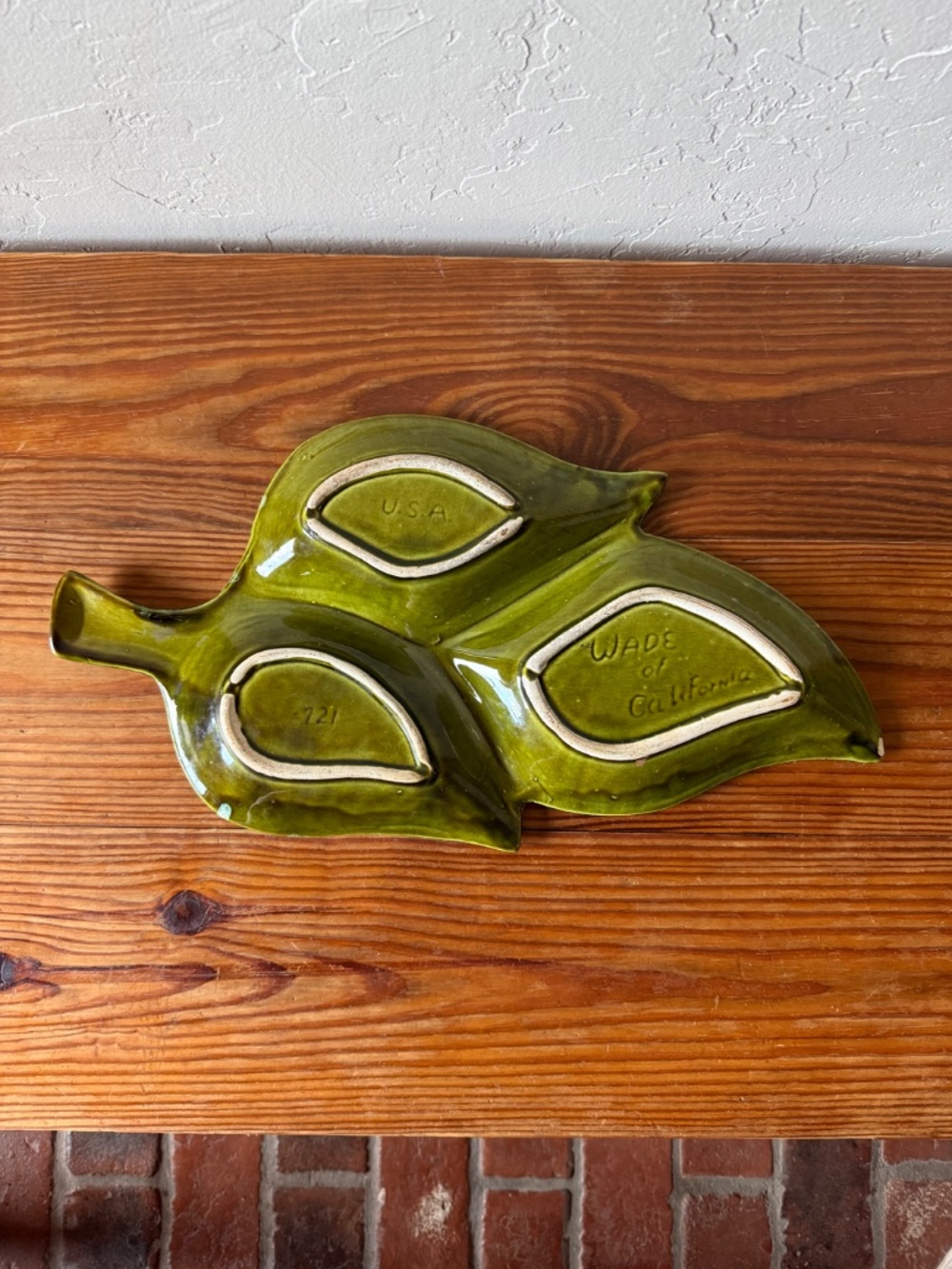 Mid-Century Modern 1960's Wade of California Pottery  Green Divided Leaf Dish - Picture 9 of 14